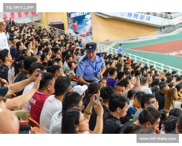 足球流氓问题偶发引发安保措施升级以保障赛场安全稳定