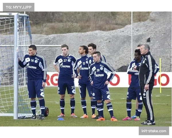 鲁尔区经济转型对沙尔克04与波鸿两家俱乐部的持续影响